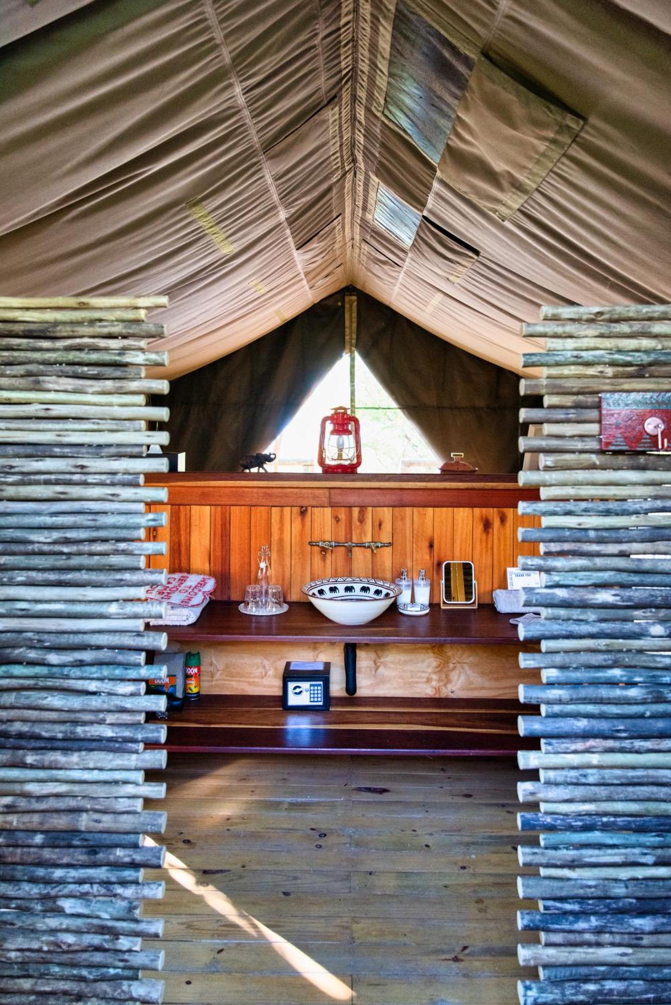 Semowi Lodge And Campsites Mirapene Exterior photo